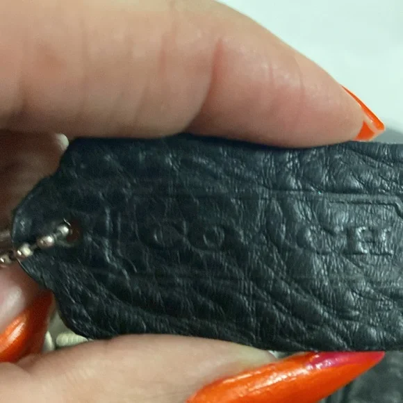 Black coach - Picture 5 of 10